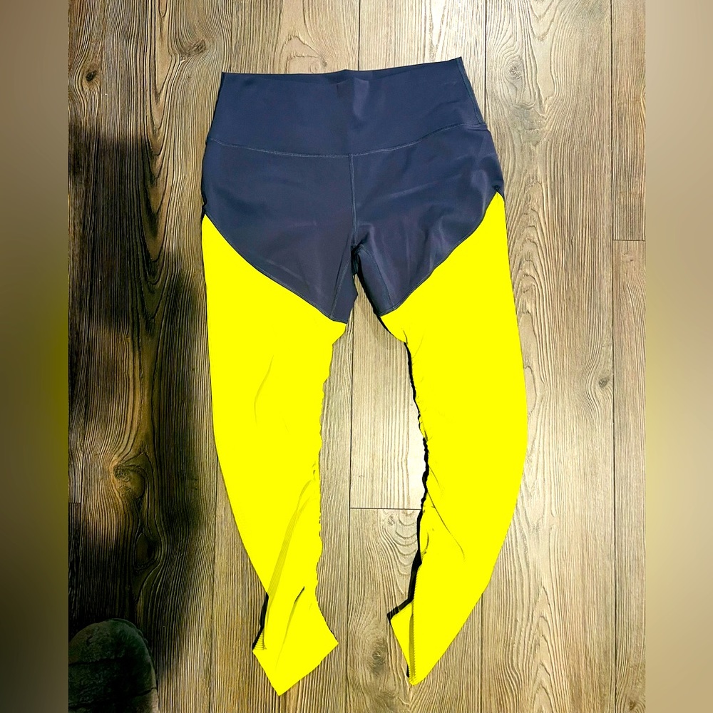 Zyia scrunch leggings! Size 8-10. These are new without tags!